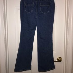i.e relaxed petite boot cut jeans size 8 petite
